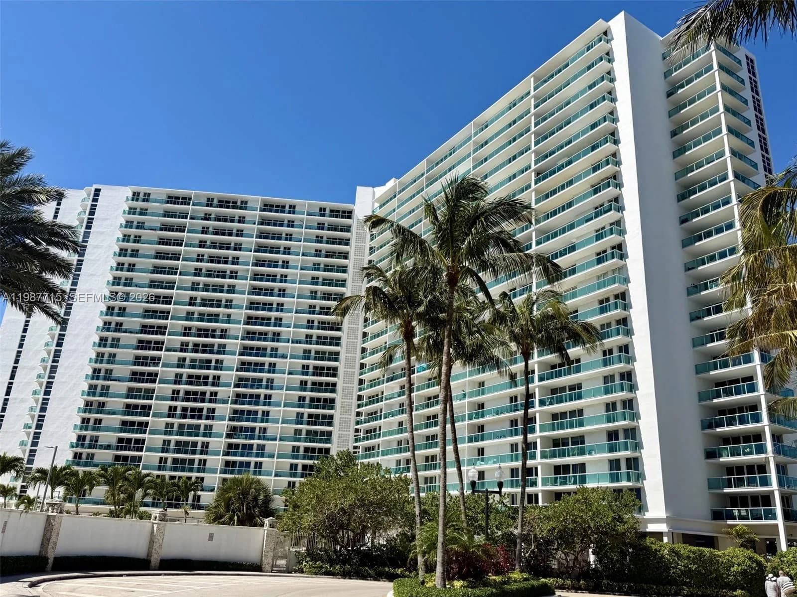100 Bayview Dr # 528, Sunny Isles Beach FL 33160