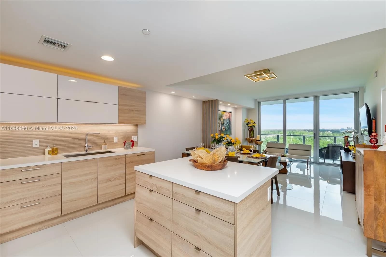 16385 Biscayne Blvd # 1503 +2Parking, North Miami Beach, FL 33160