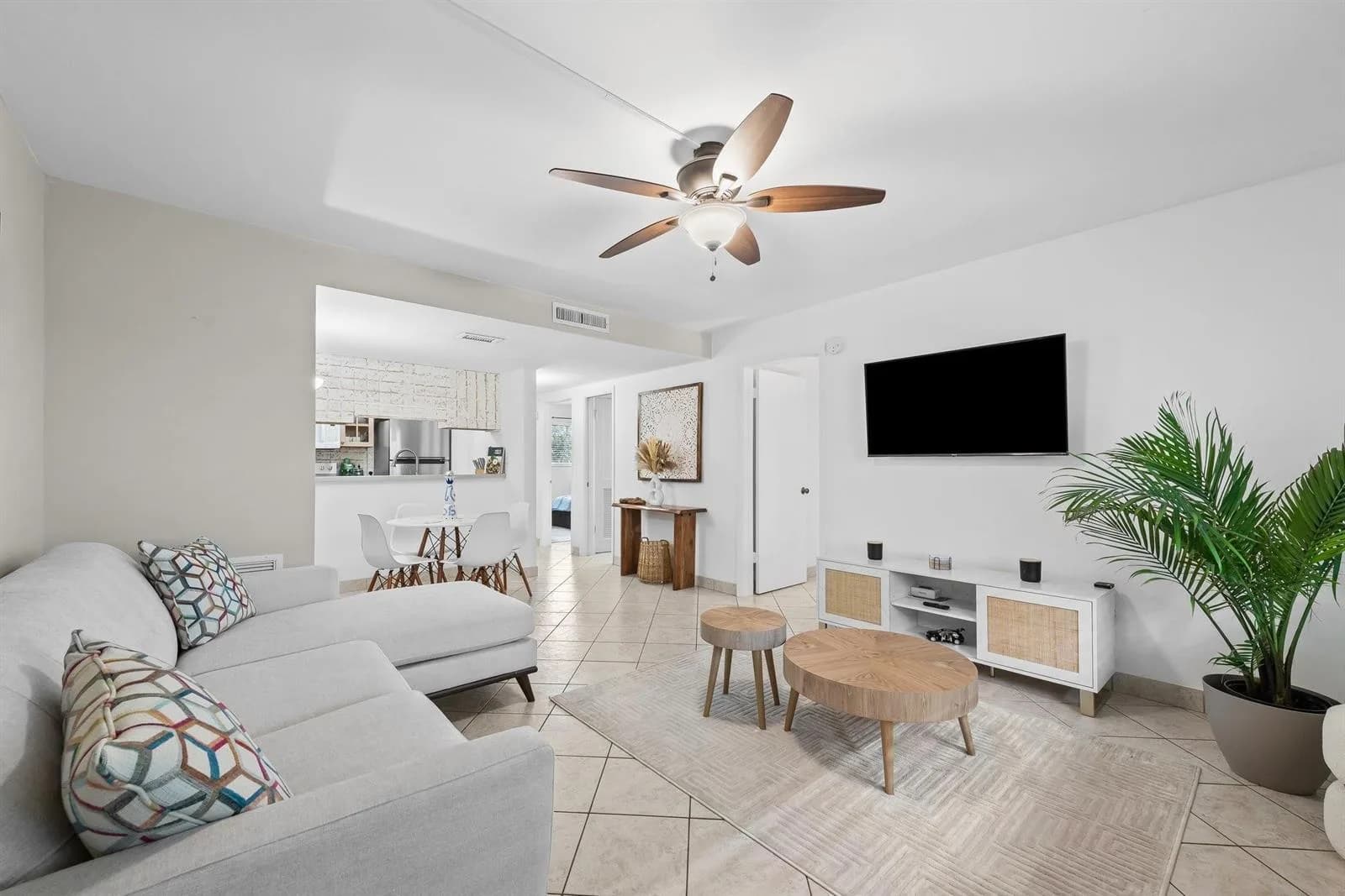 1000 SE 15th Street # 103, Fort Lauderdale FL 33316