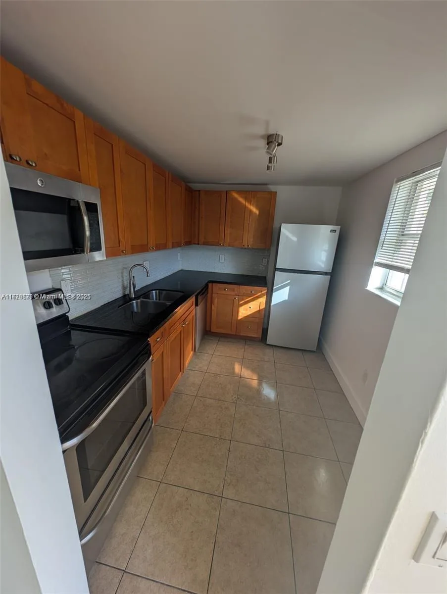 2800 NW 56th Ave # B202, Lauderhill FL 33313
