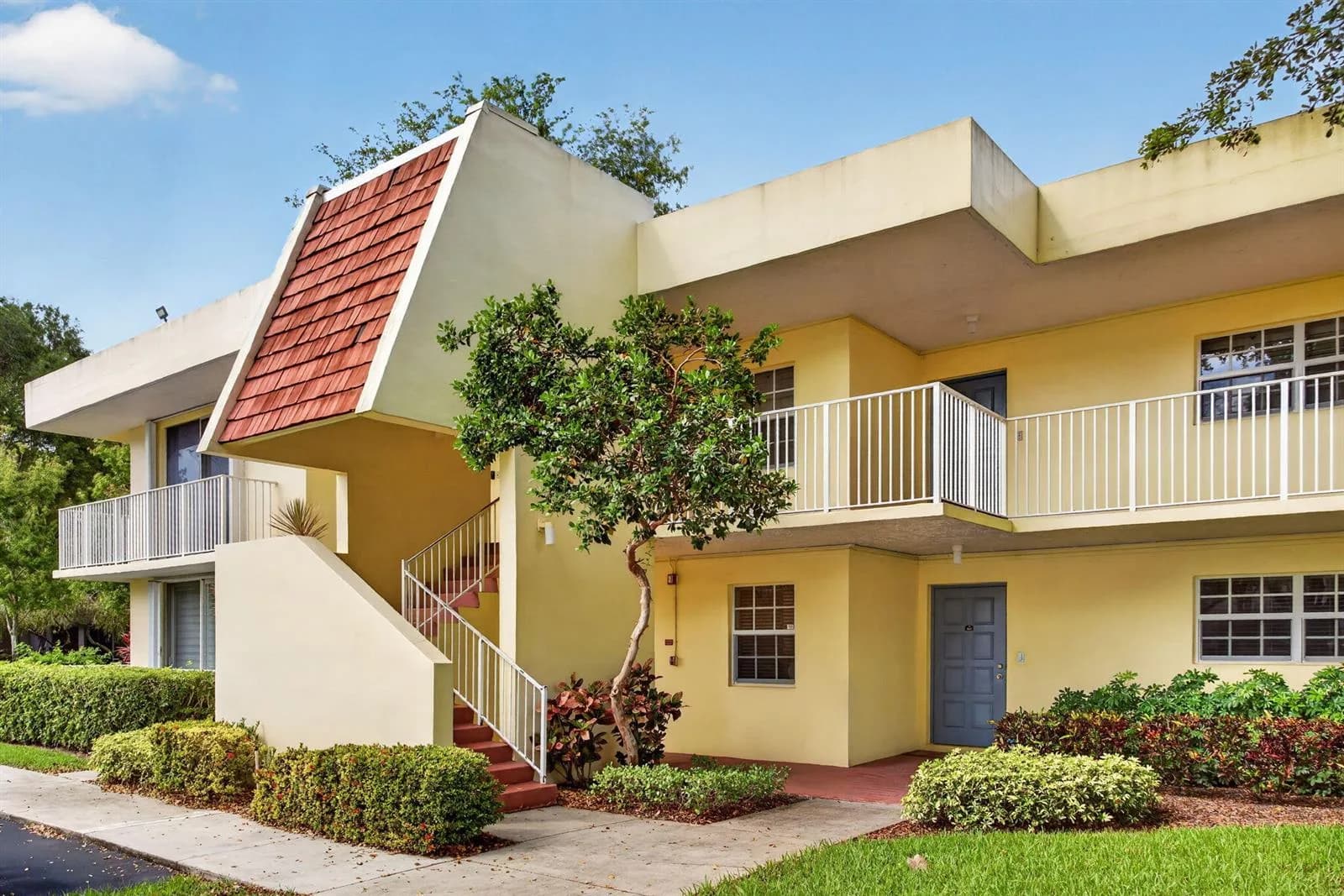 500 Oaks Lane # 111, Pompano Beach FL 33069