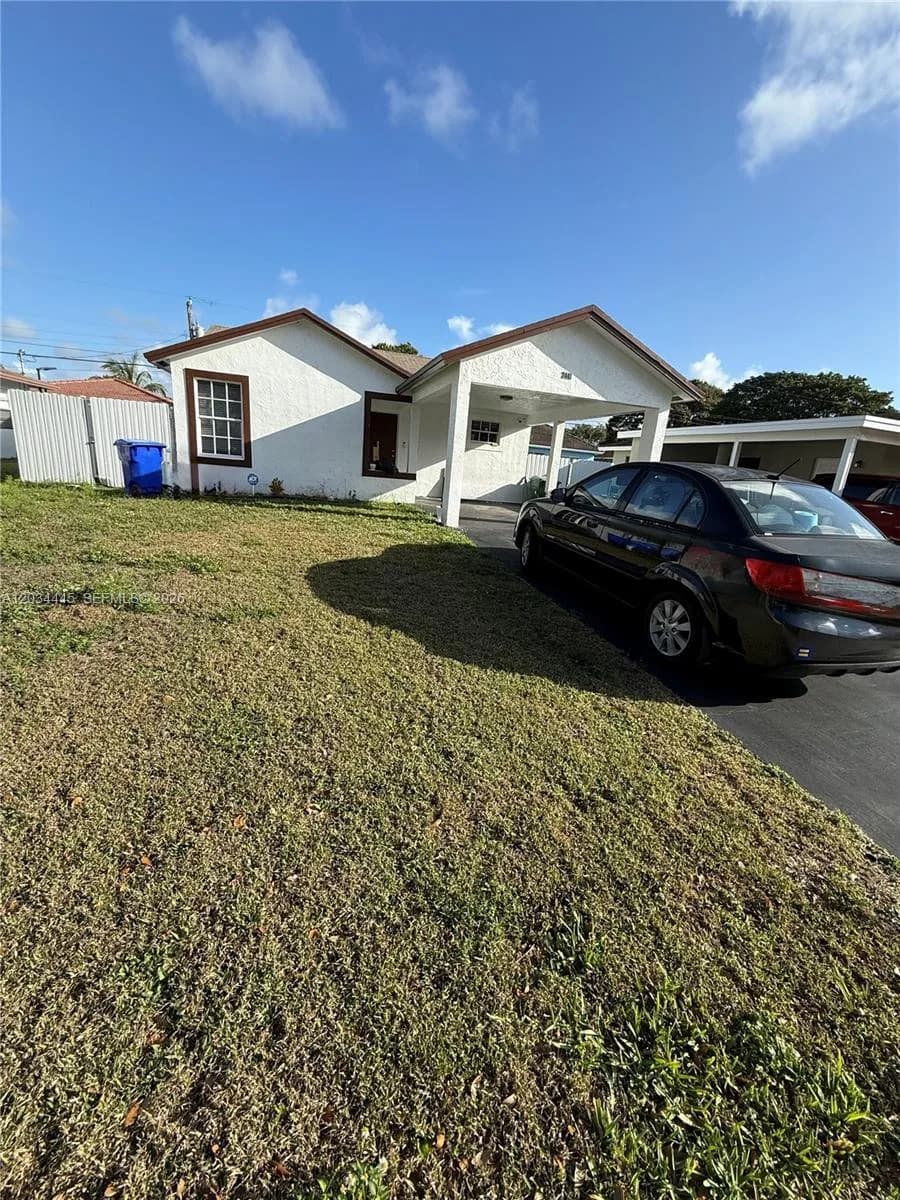 2441 NW 14th St, Fort Lauderdale, FL 33311