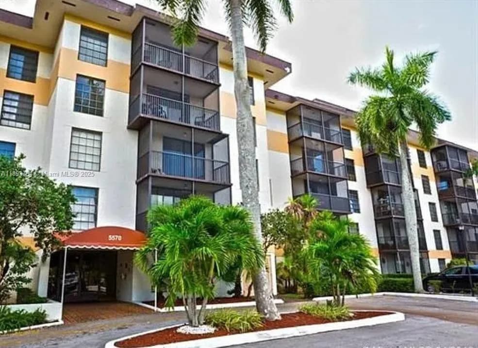 5570 NW 44th St # 312A, Lauderhill FL 33319