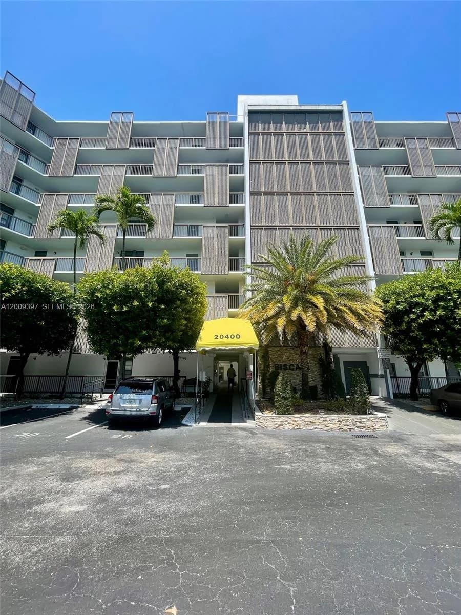 20400 W Country Club Dr # 608, Aventura, FL 33180
