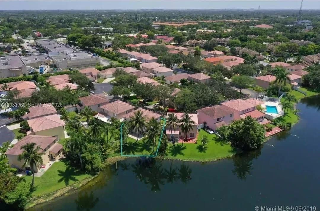 320 SW 99th Ave, Pembroke Pines, FL 33025