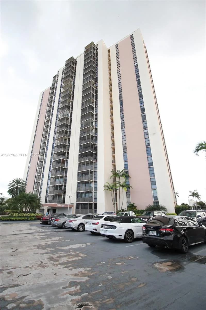20379 W Country Club Dr # 2237, Aventura, FL 33180