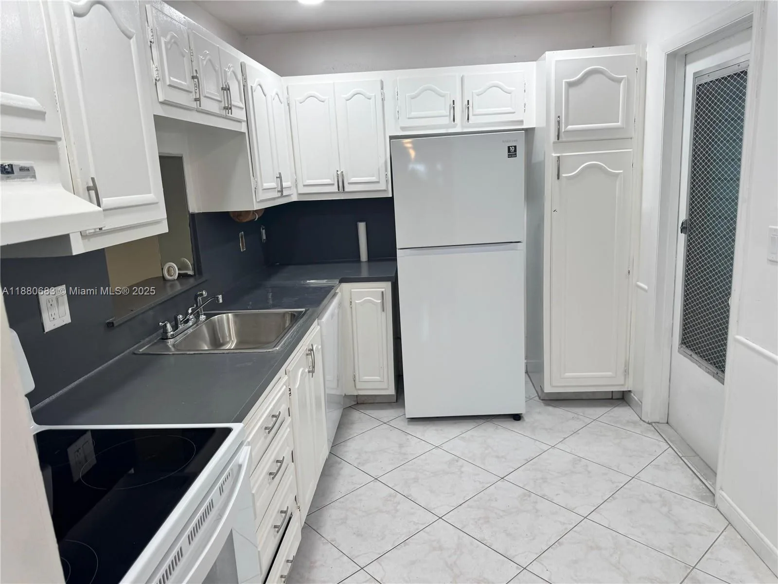 4141 NW 44th Ave # 117, Lauderdale Lakes, FL 33319