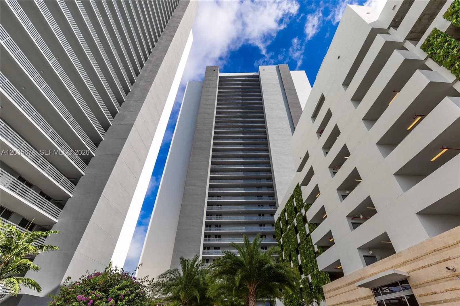 16385 Biscayne Blvd # 1805, North Miami Beach, FL 33160