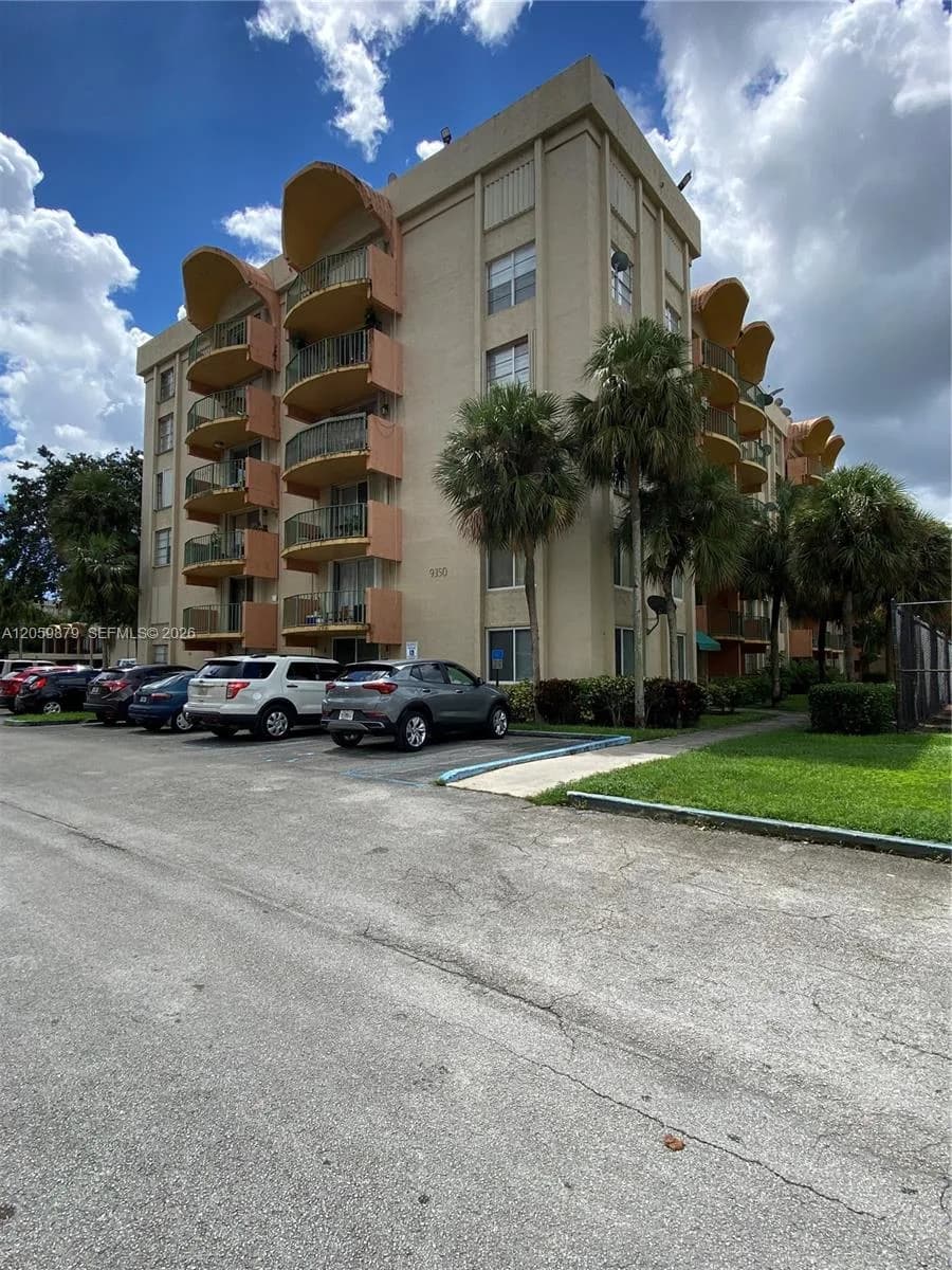 9350 Fontainebleau Blvd # 602, Miami, FL 33172