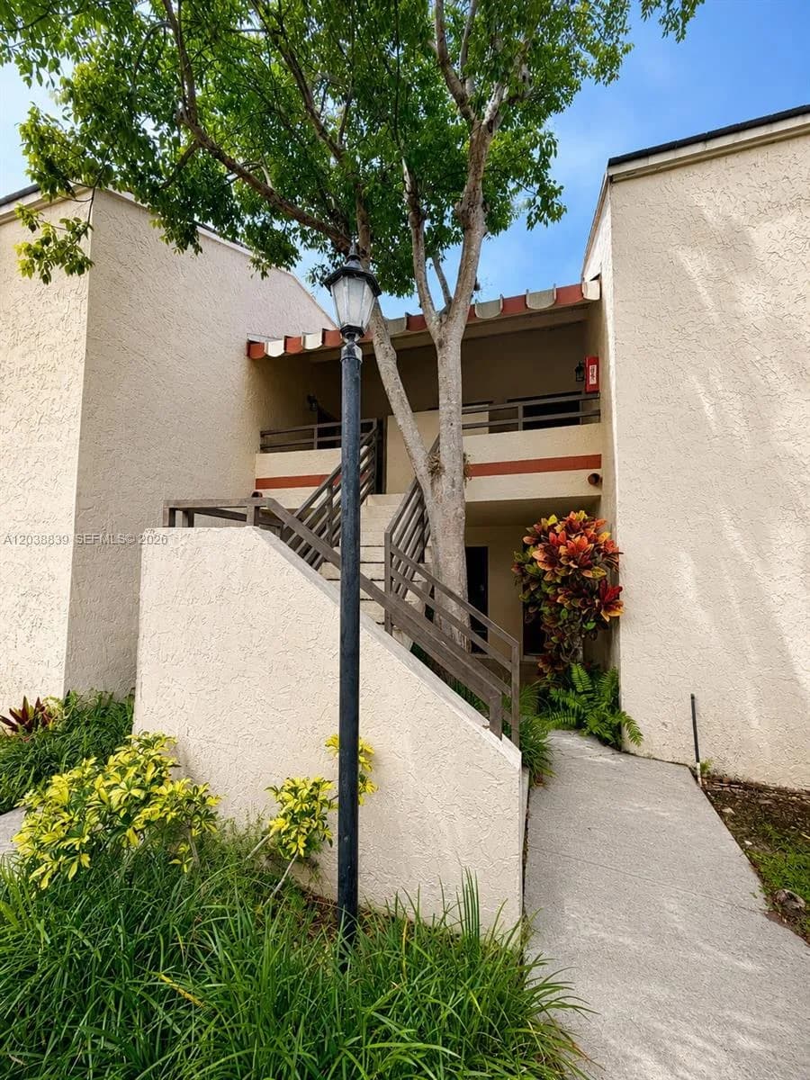 20005 NE 3rd Ct # 8, Miami, FL 33179