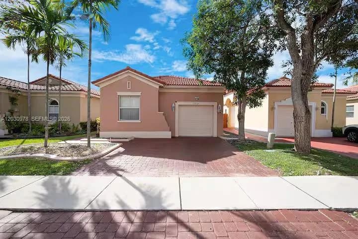 2327 NE 37th Ter, Homestead FL 33033