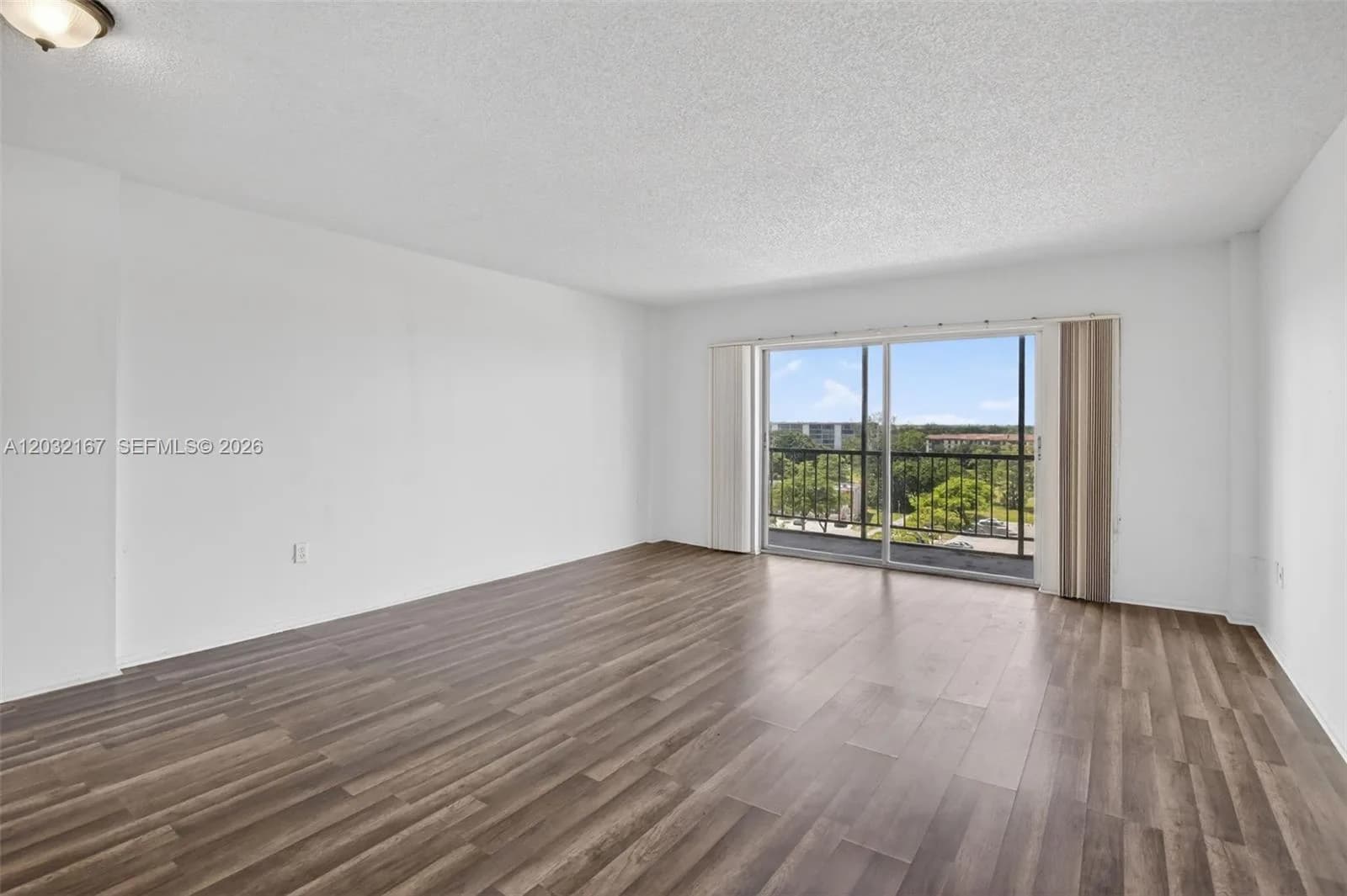 4174 Inverrary Dr # 805, Lauderhill FL 33319