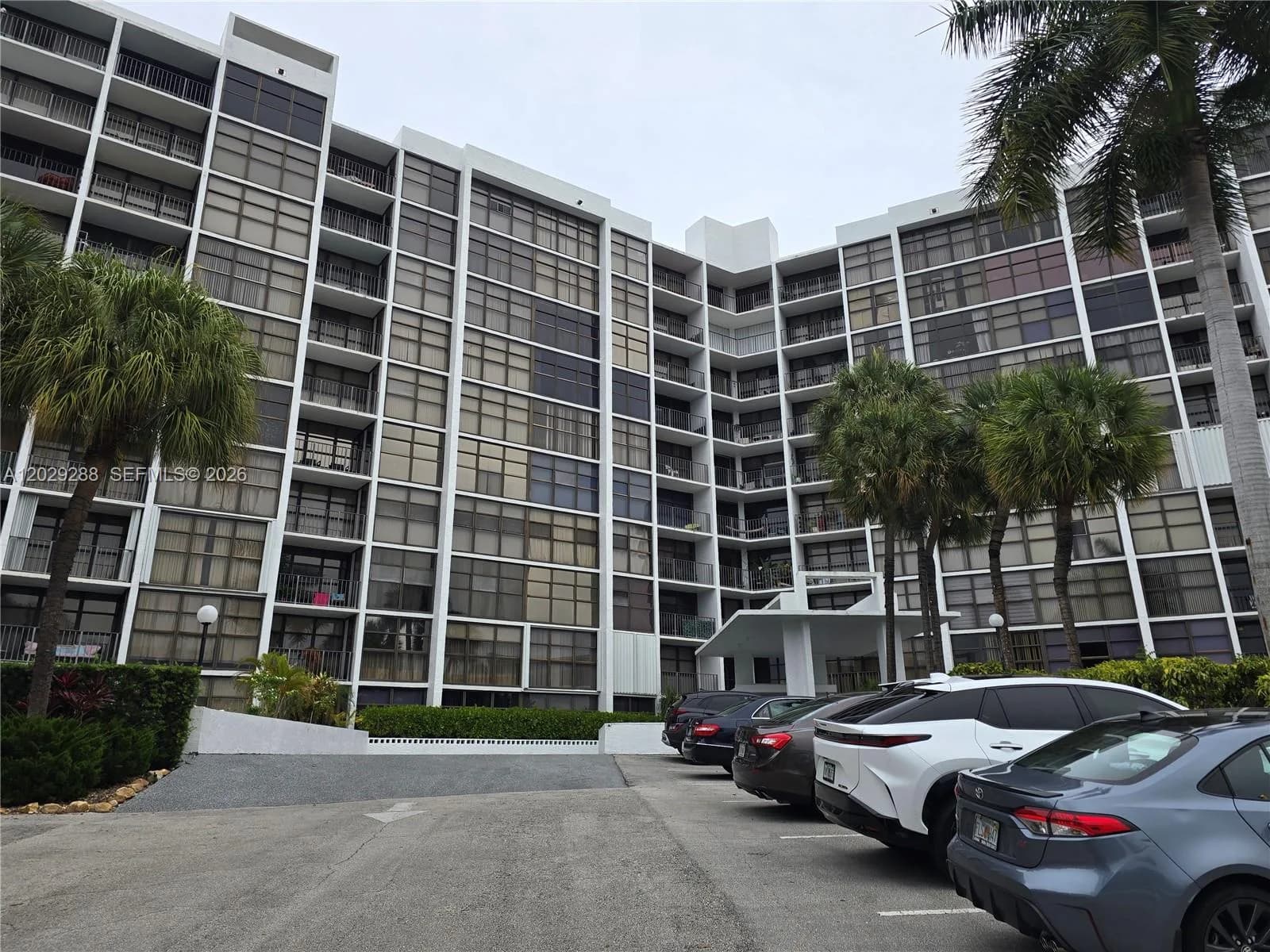 400 Leslie Dr # 416, Hallandale Beach FL 33009