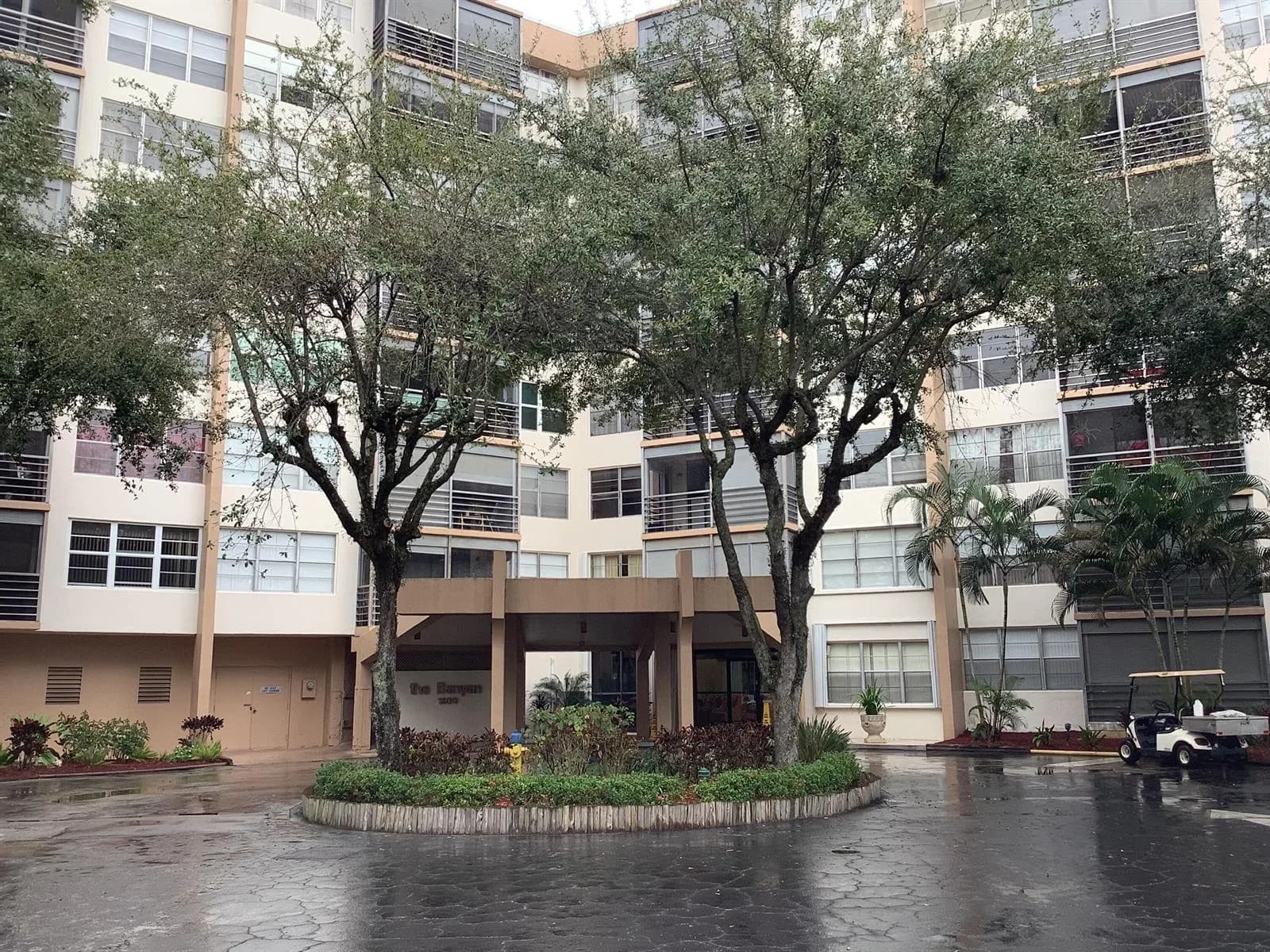 1300 Saint Charles Place # Unit Ph13, Pembroke Pines FL 33026
