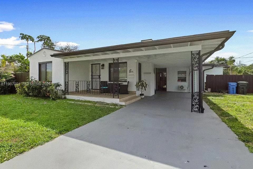 1608 NE 34th St, Oakland Park FL 33334