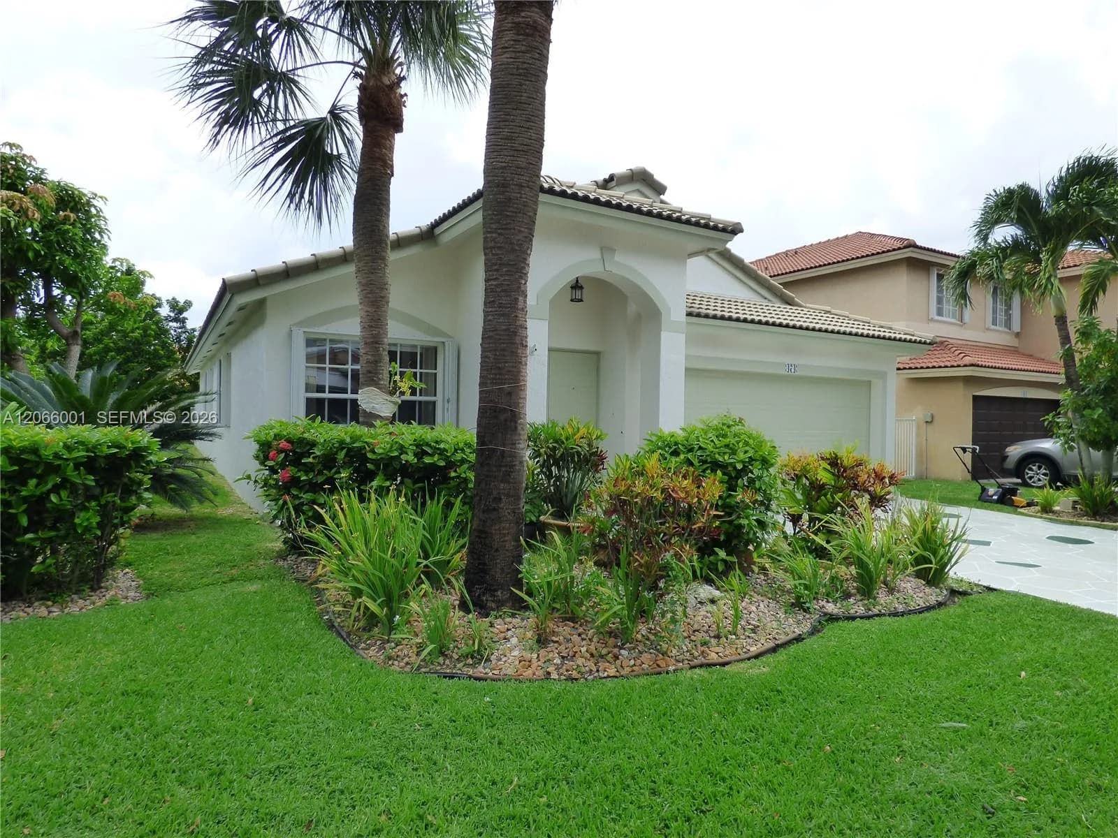 474 SW 205th Ave, Pembroke Pines, FL 33029