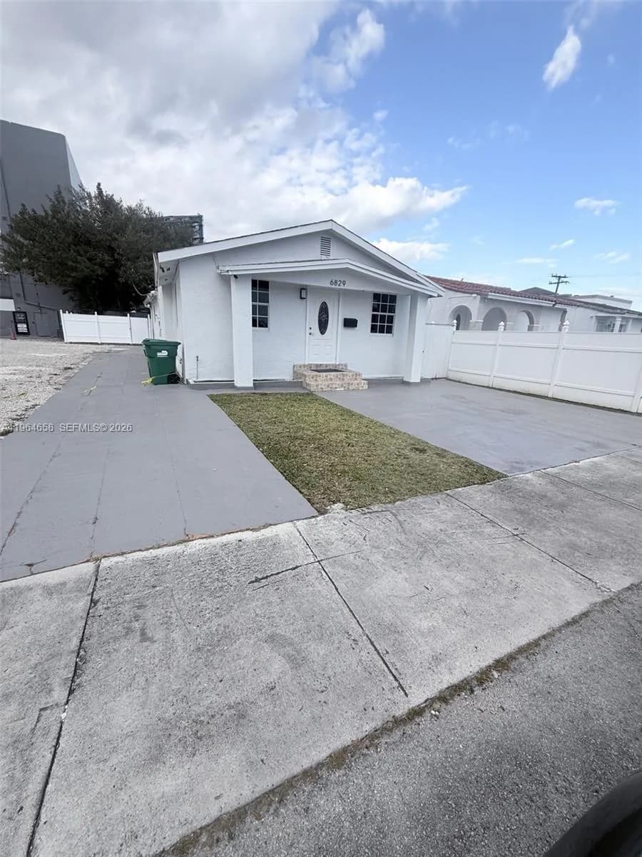 6829 SW 25th St, Miami, FL 33155