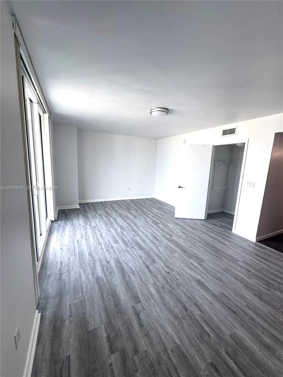 50 Biscayne Blvd # 3303, Miami FL 33132
