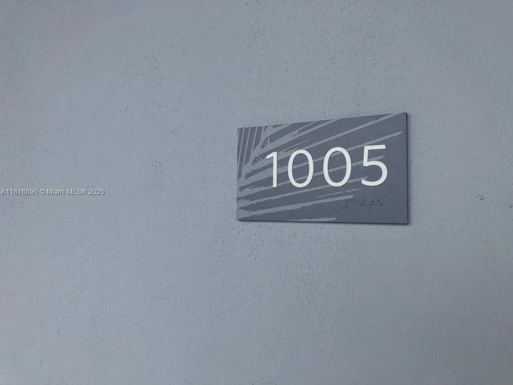 16385 Biscayne Blvd # 1005, North Miami Beach, FL 33160