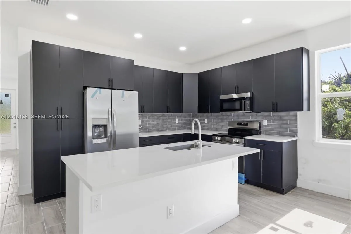 136 Lomas Rd, Other City - In The State Of Florida FL 33947
