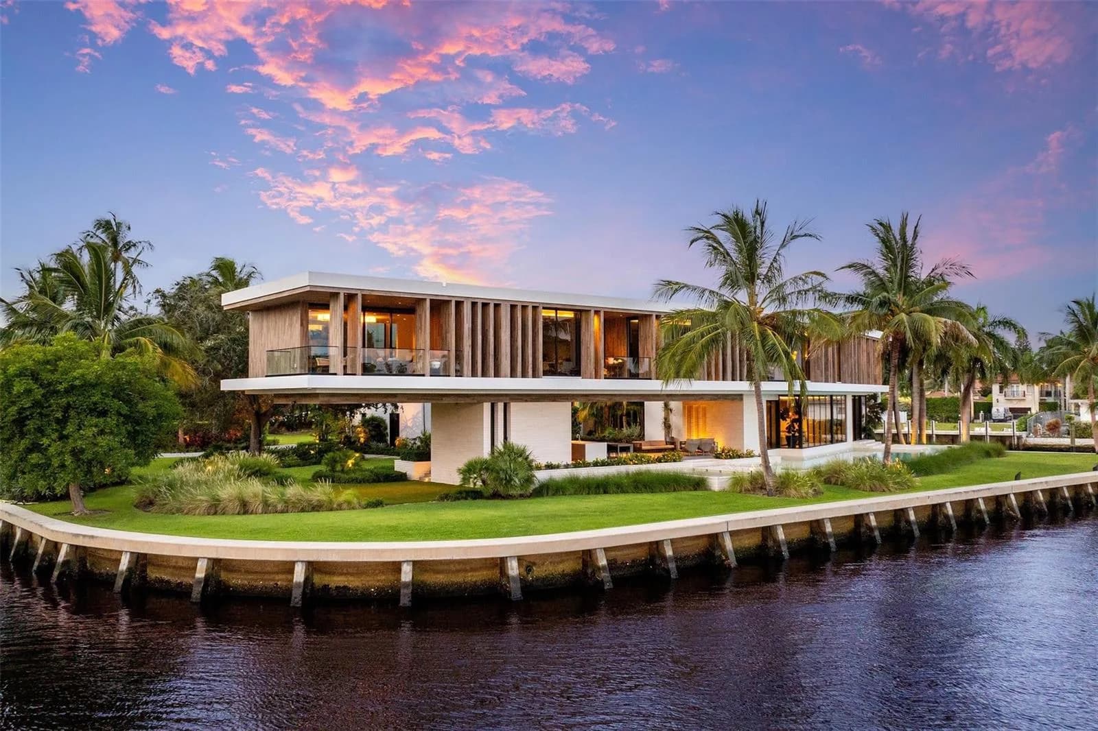 516 Mola Avenue, Fort Lauderdale FL 33301