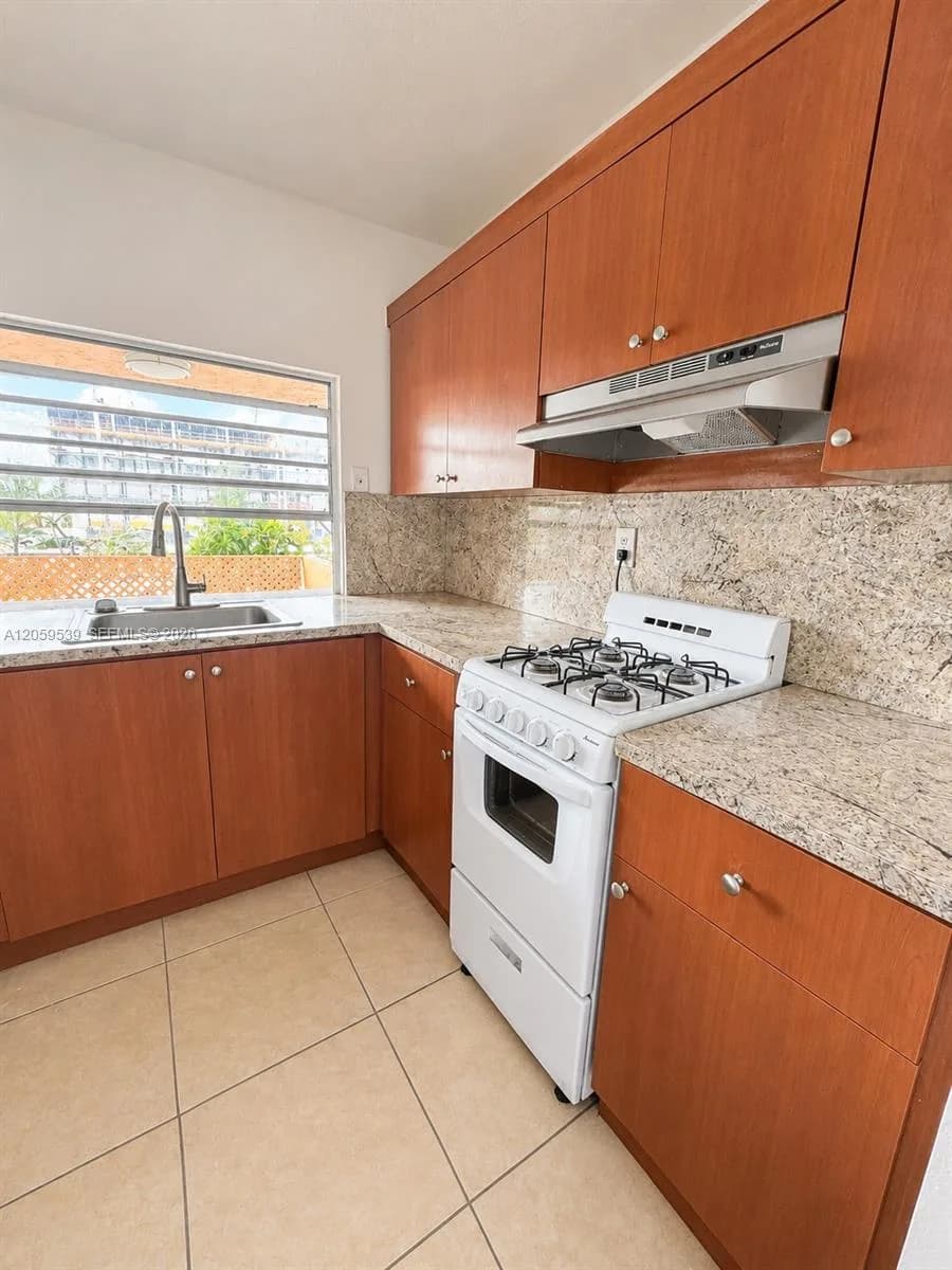 6850 W 14th Ct # A24, Hialeah, FL 33014