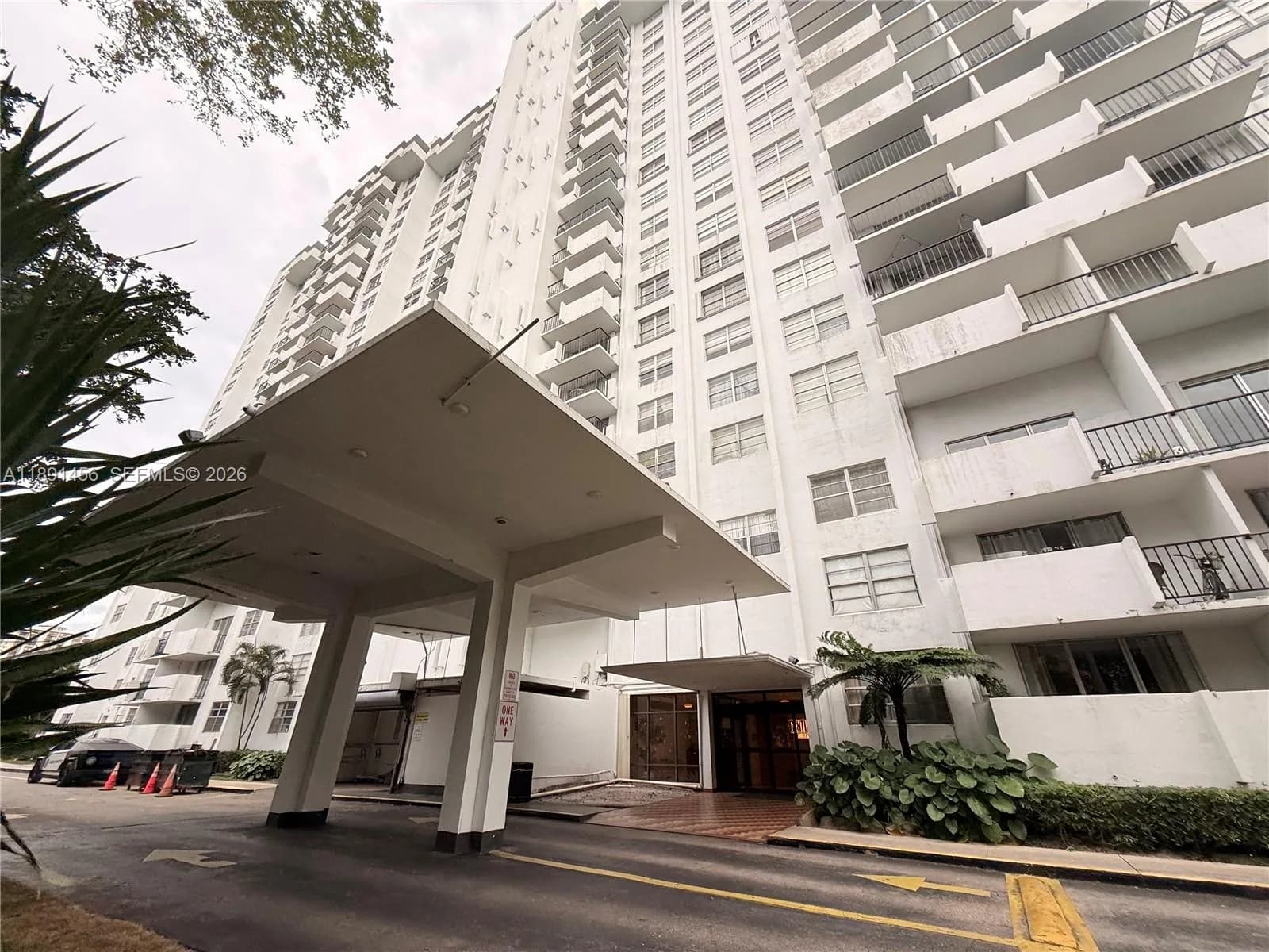 2780 NE 183rd St # 1415, Aventura FL 33160