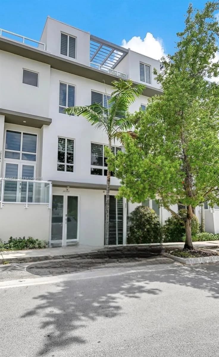 10350 NW 64th St, Doral FL 33178