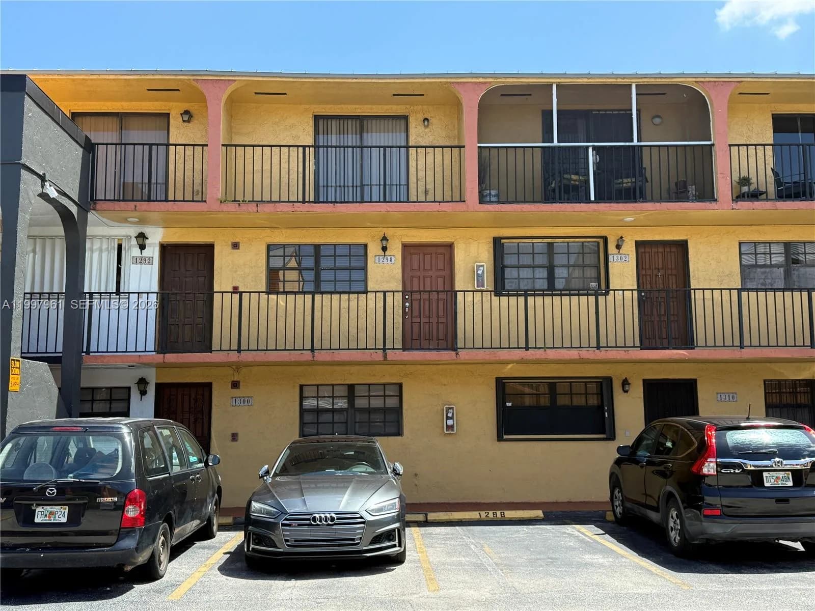 1298 W 51st Pl # D-29, Hialeah FL 33012