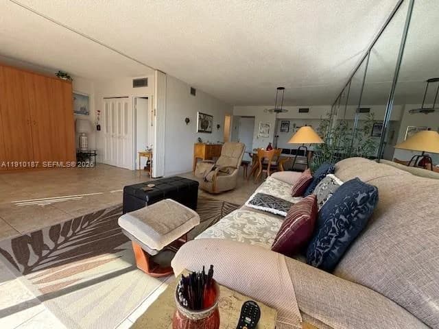 3625 N Country Club Dr # 304, Aventura, FL 33180