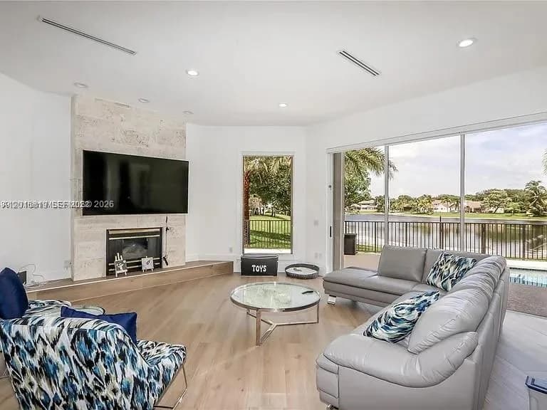 14332 Ardoch Pl, Miami Lakes FL 33016