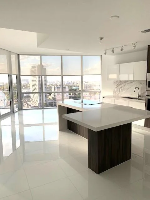 851 NE 1st Ave # 2110, Miami, FL 33132