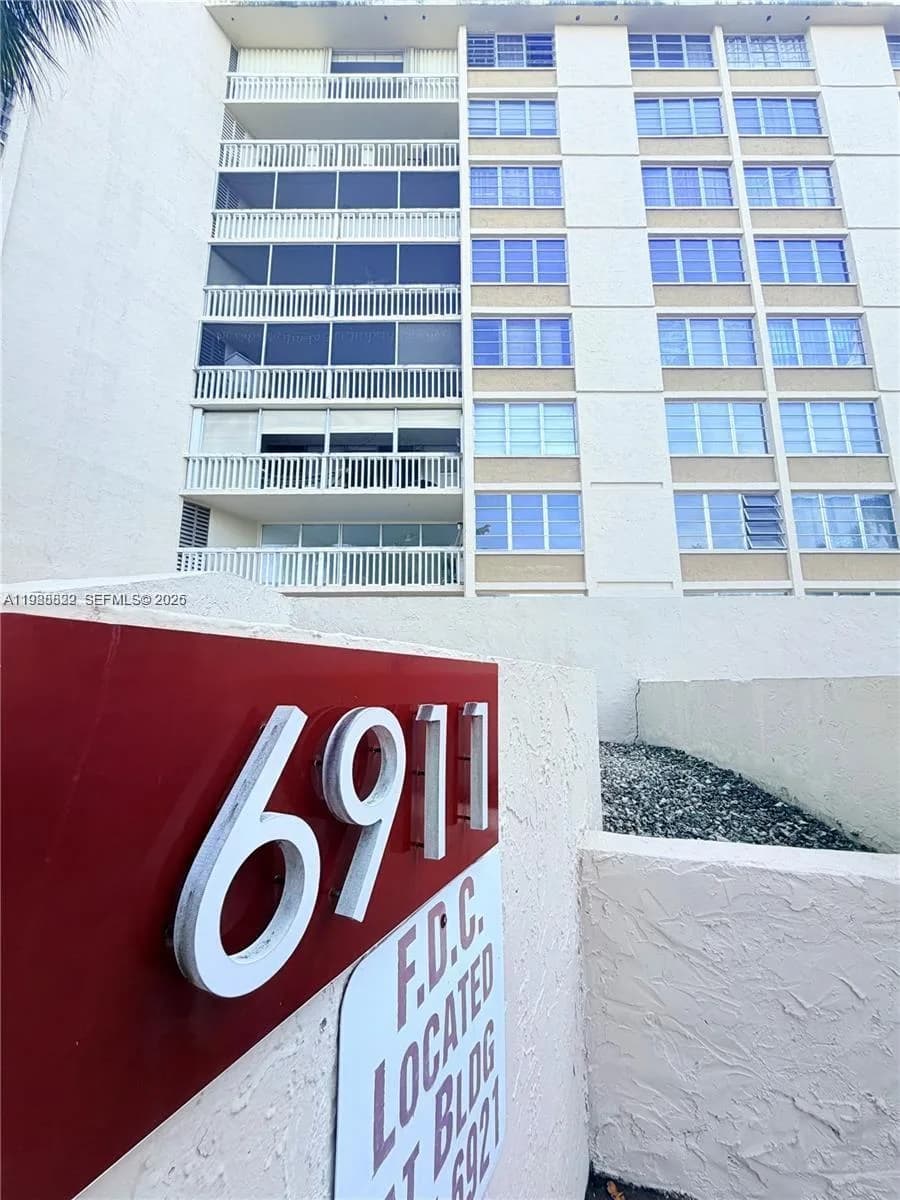 6911 Environ Blvd # 1M, Lauderhill FL 33319