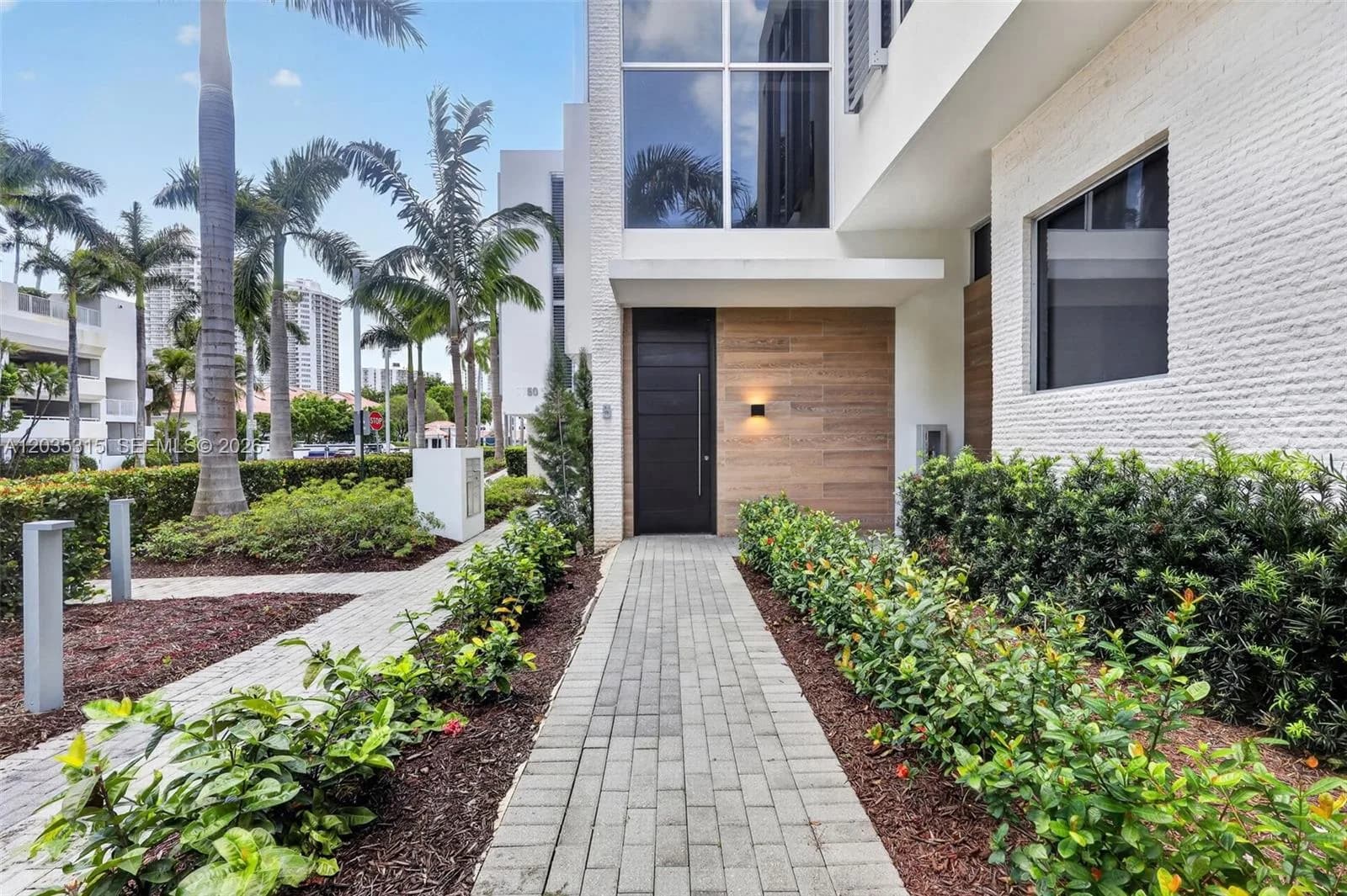 3750 Yacht Club Dr # TH5, Aventura, FL 33180