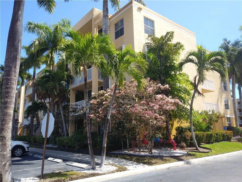 1341 SE 3rd Avenue # 201, Dania Beach FL 33004