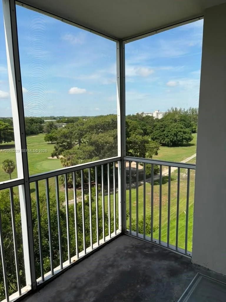 3050 N Palm Aire Dr # 707, Pompano Beach, FL 33069