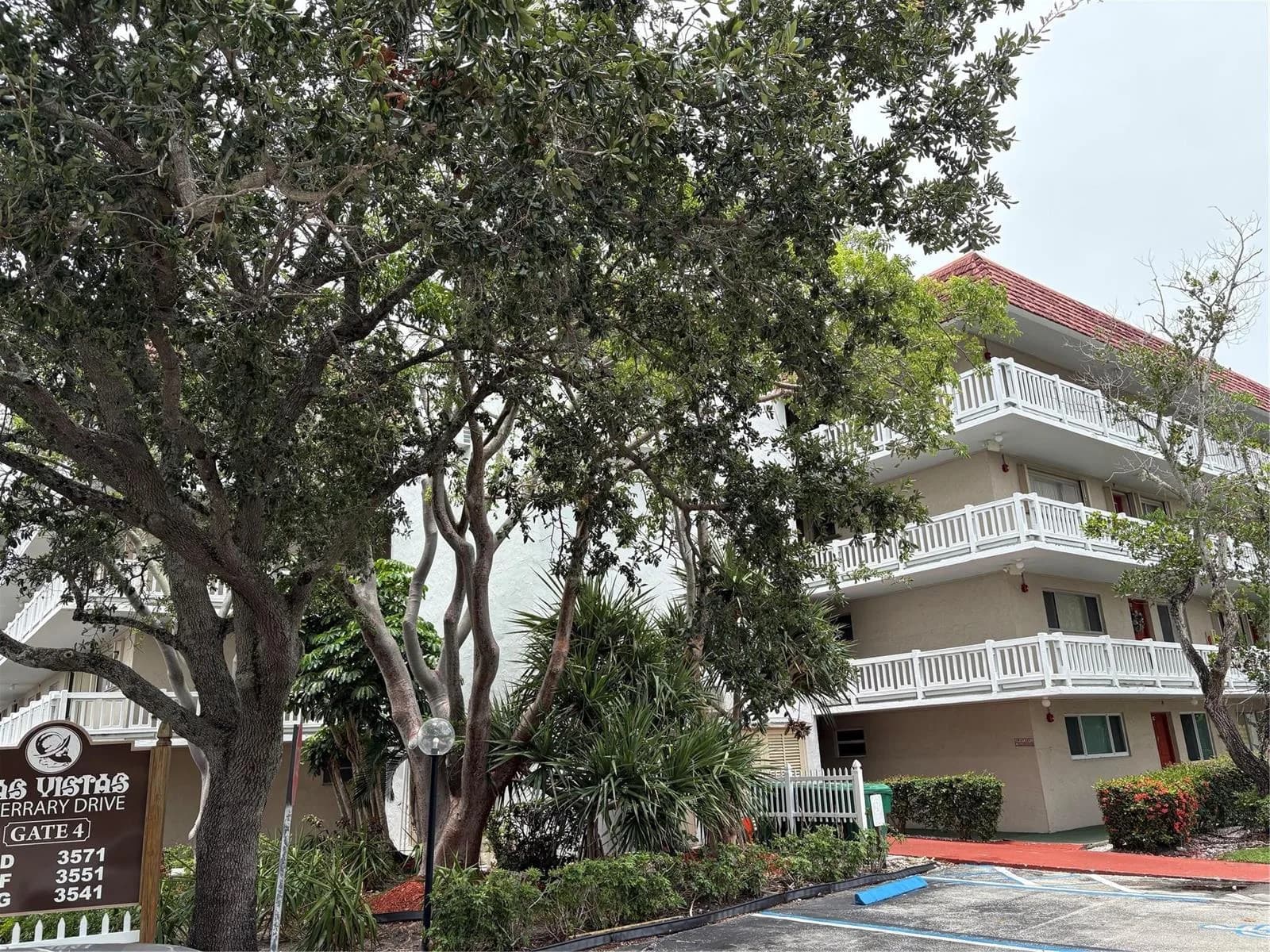 3571 Inverrary Drive # 209, Lauderhill FL 33319