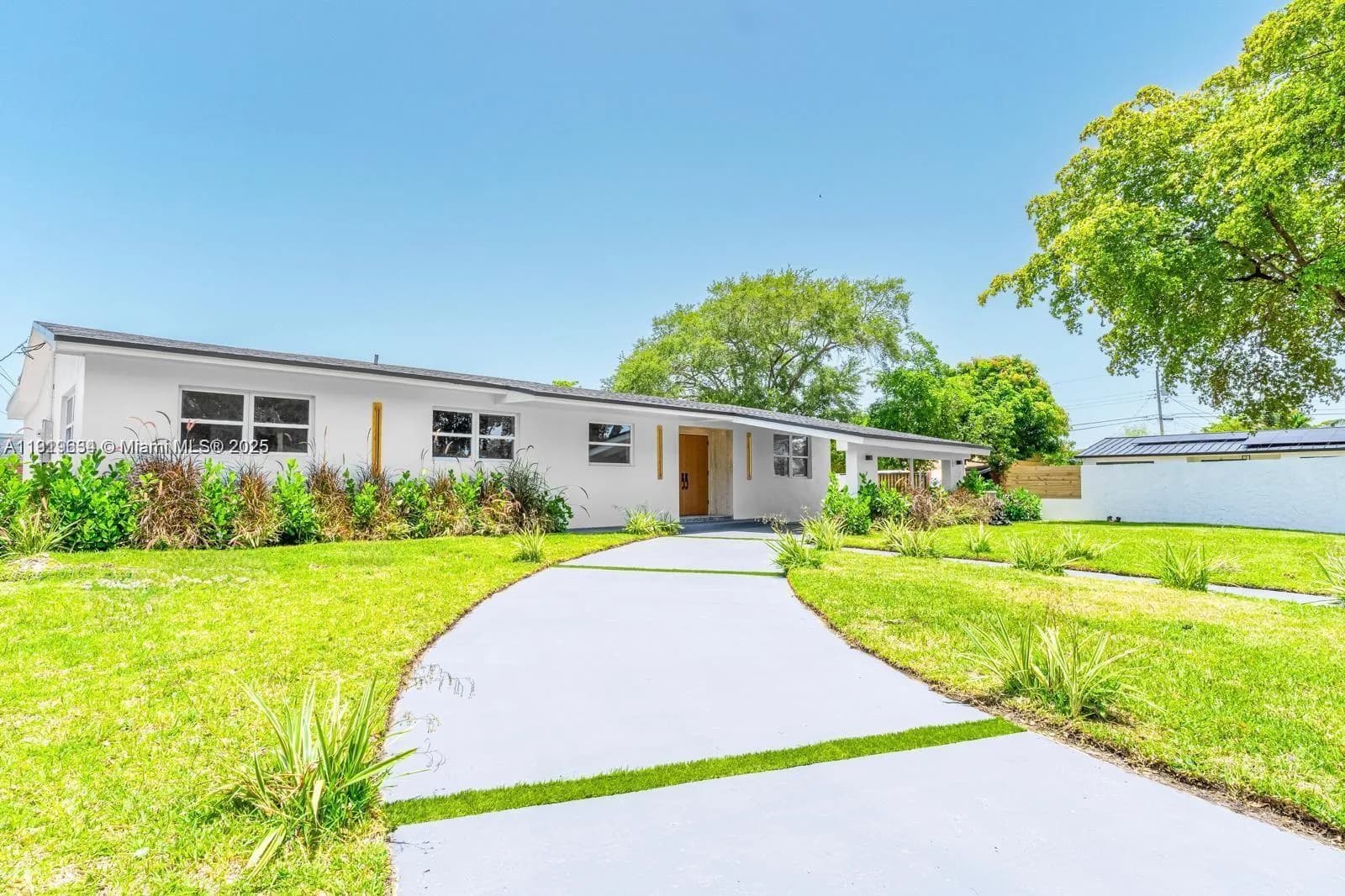 19661 NE 10th Pl, Miami, FL 33179