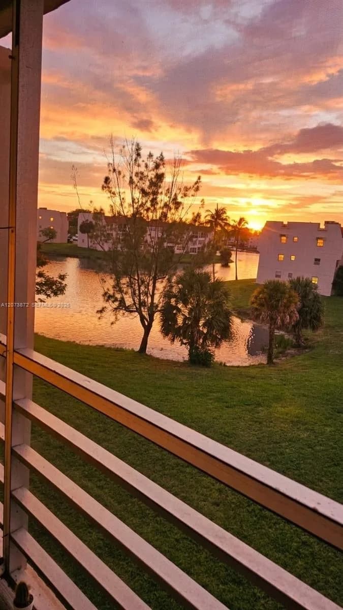 8000 N Sunrise Lakes Dr # 309, Sunrise FL 33322