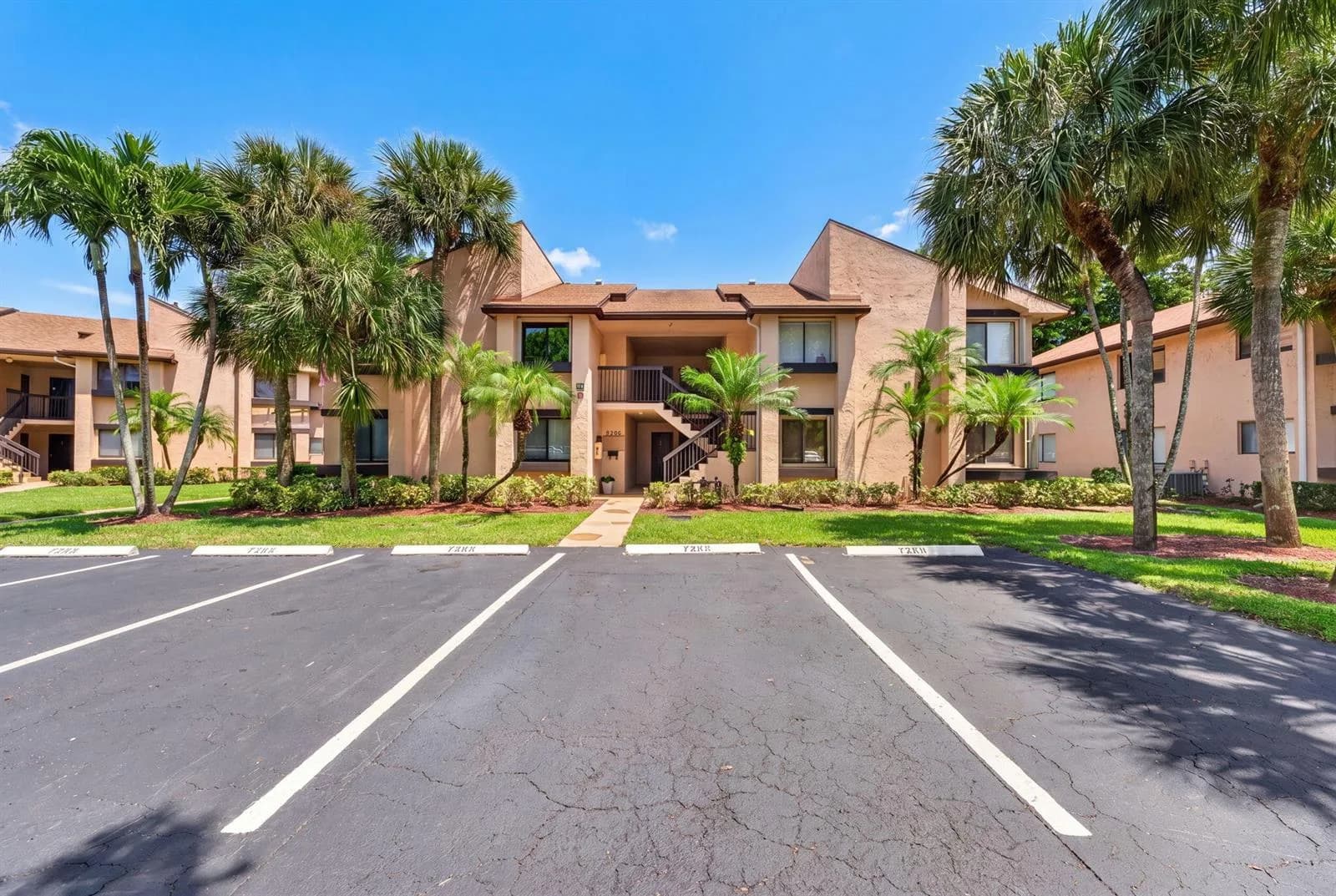 2240 SW 92nd Terrace # 2402, Davie FL 33324