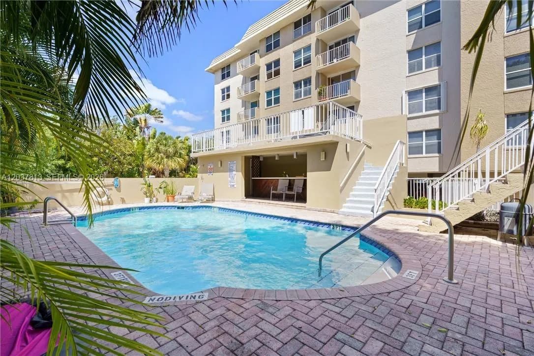 1050 SE 15th St # 202, Fort Lauderdale, FL 33316