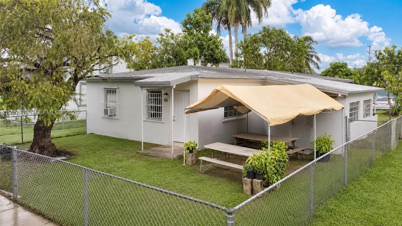 69 NW 5th St, Homestead FL 33030