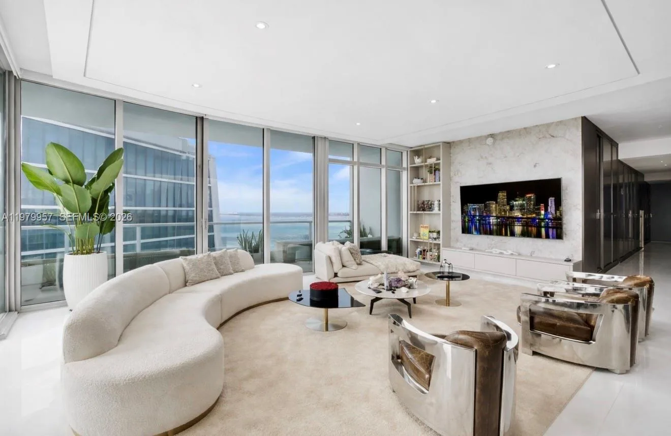 900 Biscayne Blvd # PH6109, Miami FL 33132