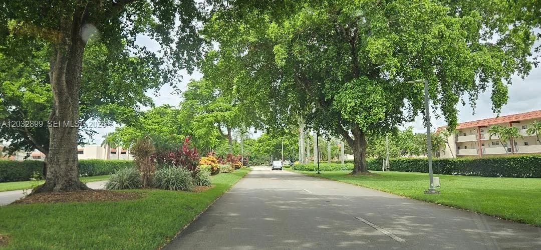 9823 S Hollybrook Lake Dr # 310, Pembroke Pines FL 33025