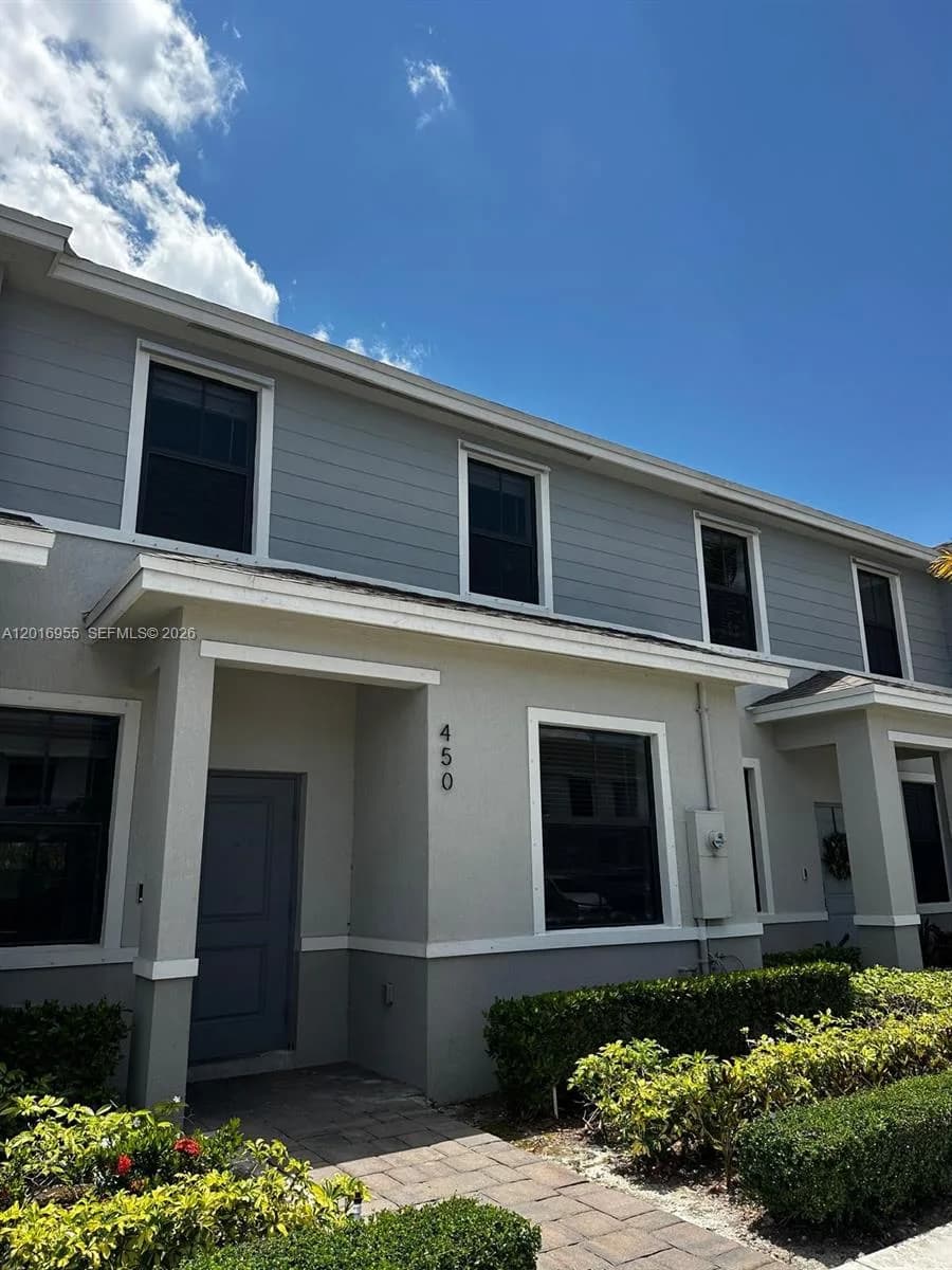 450 NE 12th St, Florida City, FL 33034