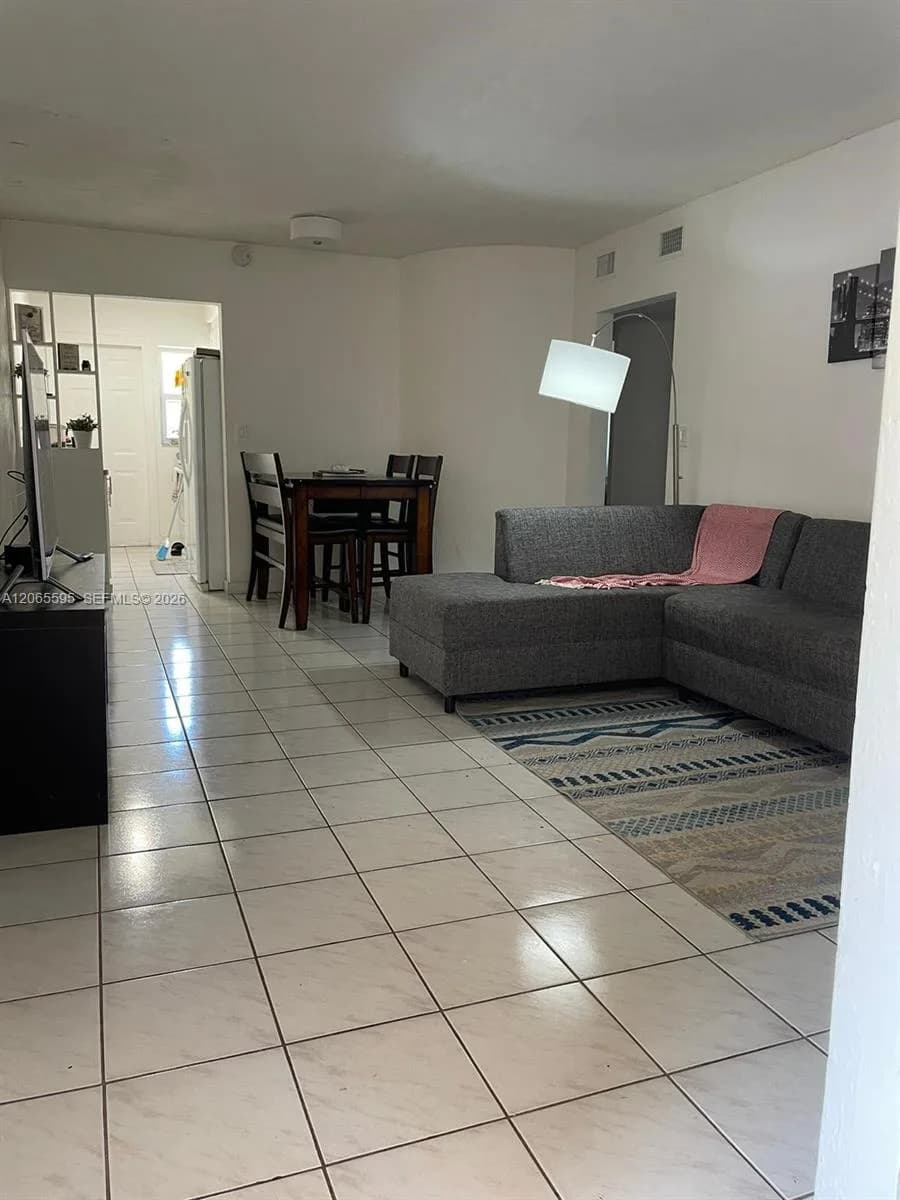 3551 SW 11th St # 7B, Miami, FL 33135