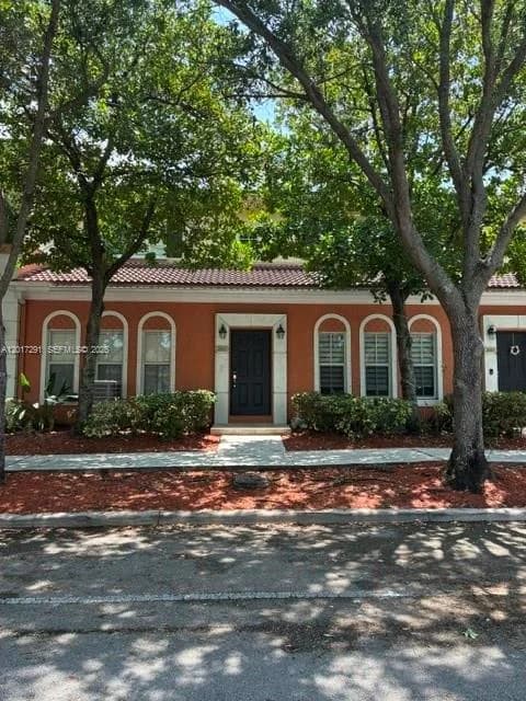 2551 SW 99th Way, Miramar FL 33025