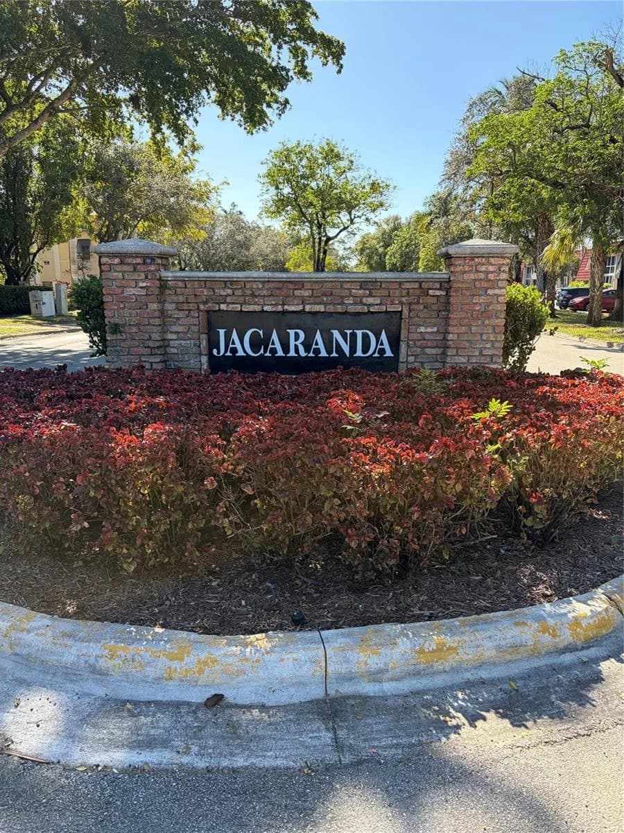 21 Jacaranda Drive # 121, Plantation FL 33324