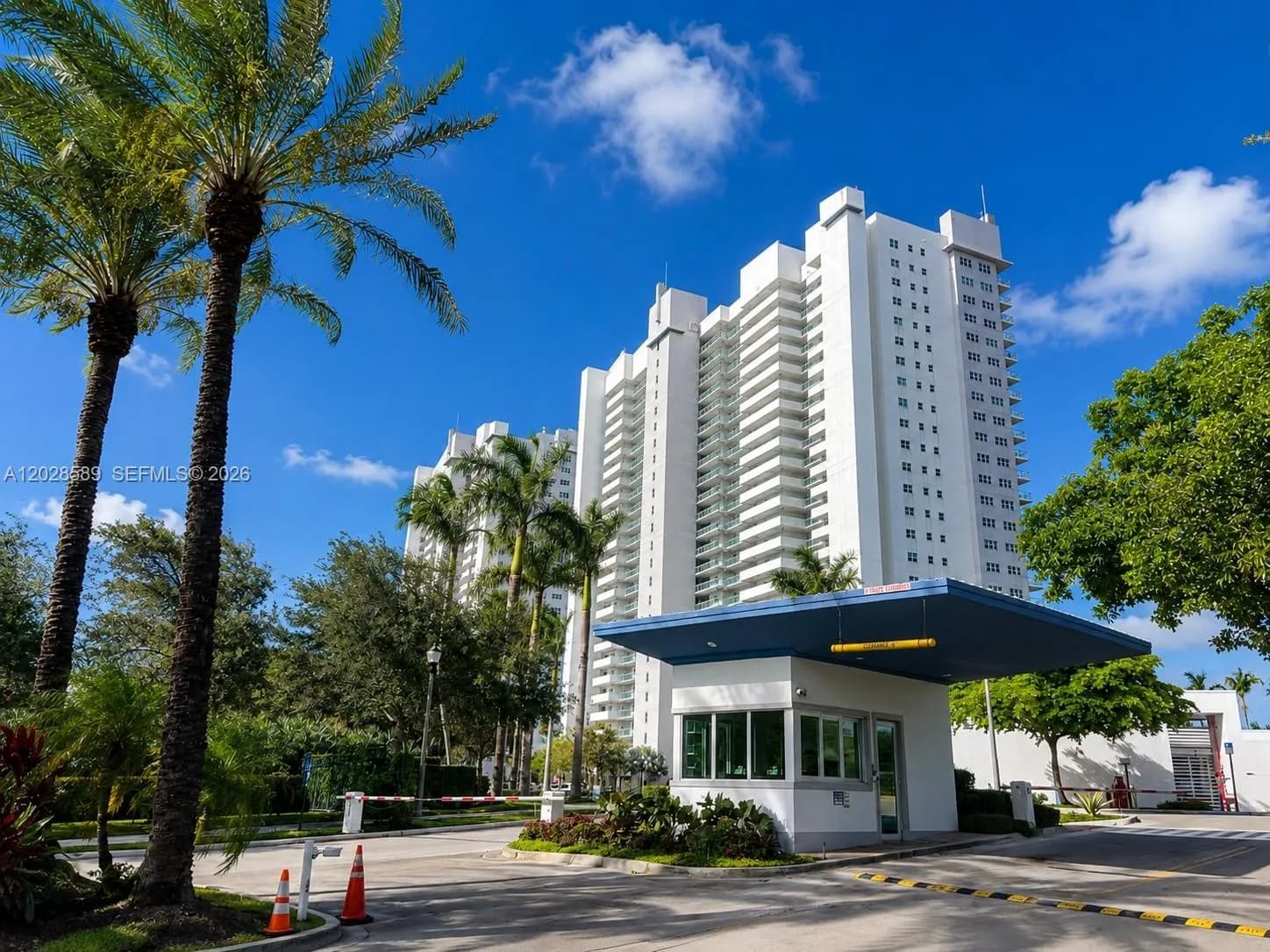 14951 Royal Oaks Ln # 2002, North Miami, FL 33181