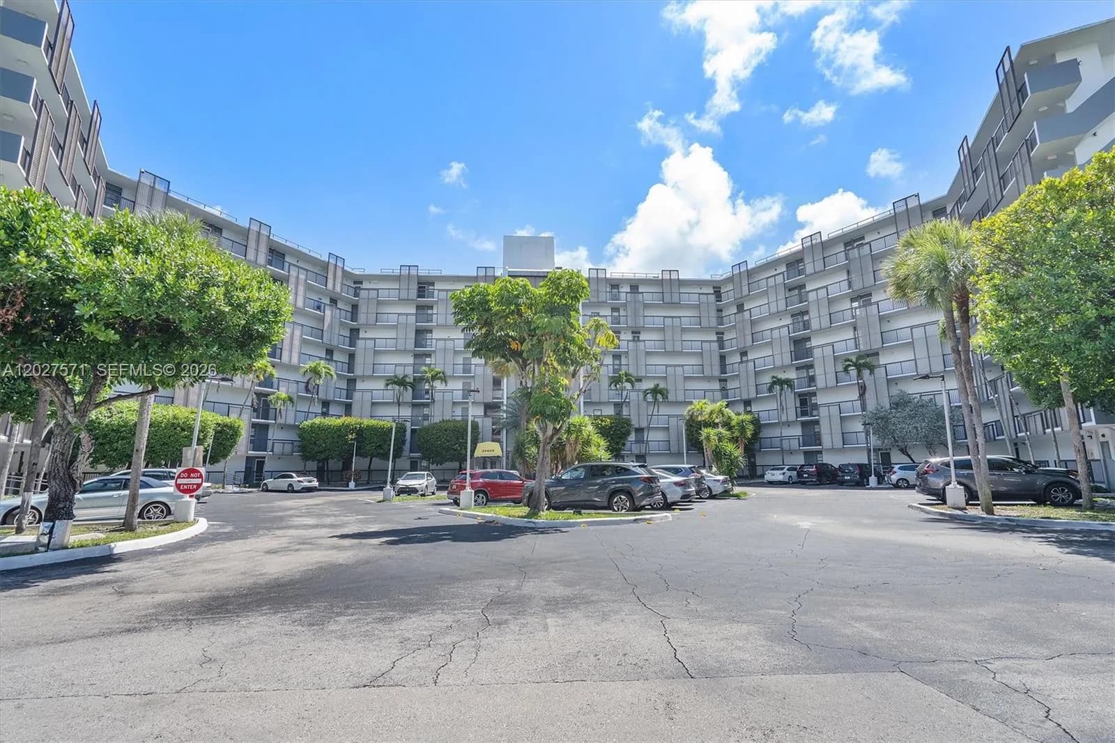 20400 W Country Club Dr # 214, Aventura, FL 33180